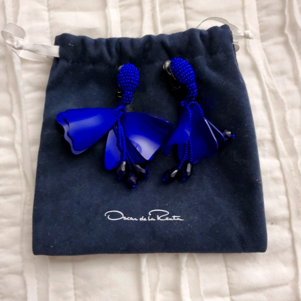 Oscar De La Renta Tulip Large Clip On Earrings